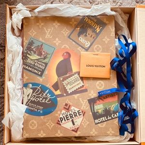 R07147
LOUIS VUITTON: 100 LEGENDARY TRUNKS.